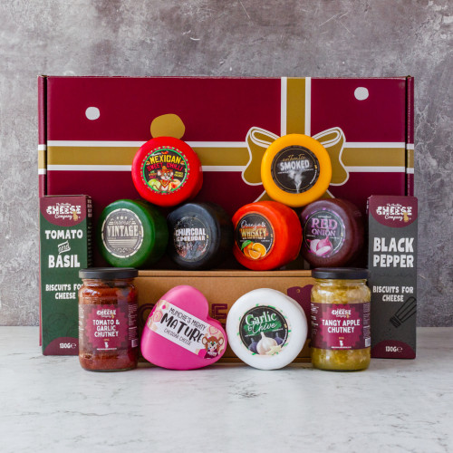 Nibble Nose Hamper, complete witha selectiono f cheese, chutney and cheese biscuits available to purchase from the Chuckling Cheese Company